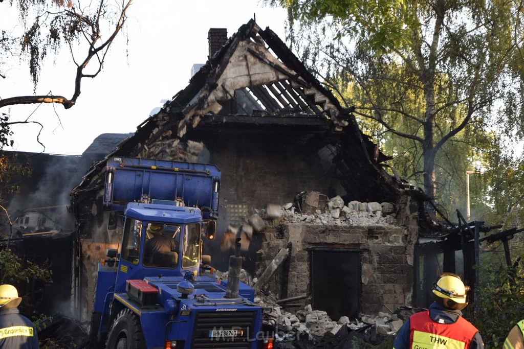 Grossfeuer Einfamilienhaus Siegburg Muehlengrabenstr P0976.JPG - Miklos Laubert